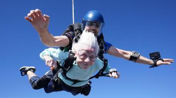 Parachutin Granny